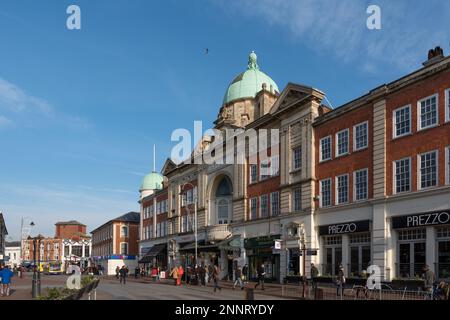 TUNBRIDGE WELLS, KENT/UK - JANUAR 4 : Blick auf das Opernhaus in Royal Tunbridge Wells Kent am 4. Januar 2019. Nicht identifizierte Personen Stockfoto