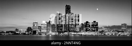 Blick auf die Stadt bei Nacht, Detroit, Michigan, USA Stockfoto