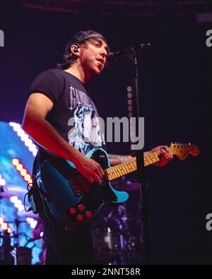 Mailand, Italien, 25. Februar 2023. Die amerikanische Pop-Punk-Band All Time Low tritt live im Fabrique in Mailand auf. Credits: Maria Laura Arturi/Alamy Live News Stockfoto