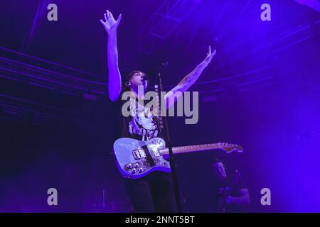 Mailand, Italien, 25. Februar 2023. Die amerikanische Pop-Punk-Band All Time Low tritt live im Fabrique in Mailand auf. Credits: Maria Laura Arturi/Alamy Live News Stockfoto