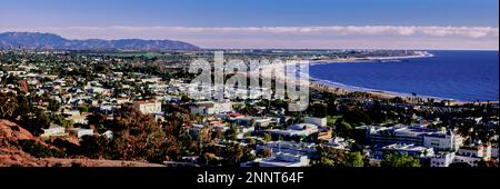 Blick auf die Stadt am Ufer, Ventura, Kalifornien, USA Stockfoto