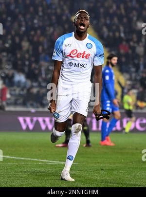 Empoli, Italien. 25. Februar 2023. Victor Osimhen aus Neapel feiert sein Tor bei einem Fußballspiel der Serie A zwischen Neapel und Empoli am 25. Februar 2023 in Empoli (Italien). Kredit: Alberto Lingria/Xinhua/Alamy Live News Stockfoto