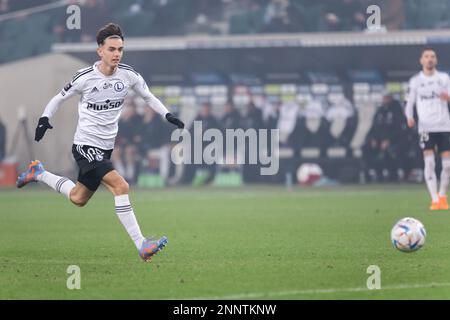 Warschau, Polen. 24. Februar 2023. Igor Strzalek von Legia während des Spiels der polnischen PKO Ekstraklasa League zwischen Legia Warszawa und Widzew Lodz im Marschall Jozef Pilsudski Legia Warschau Municipal Stadium. Endstand: Legia Warszawa 2:2 Widzew Lodz. Kredit: SOPA Images Limited/Alamy Live News Stockfoto