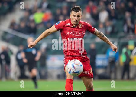 Warschau, Polen. 24. Februar 2023. Mato Milos von Widzew, gesehen während des Spiels der polnischen PKO Ekstraklasa League zwischen Legia Warszawa und Widzew Lodz im Marschall Jozef Pilsudski Legia Warschau Municipal Stadium. Endstand: Legia Warszawa 2:2 Widzew Lodz. Kredit: SOPA Images Limited/Alamy Live News Stockfoto