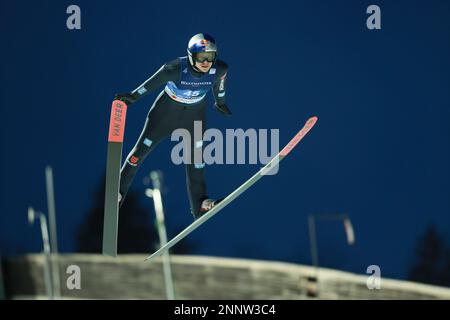 Planica, Slowenien. 25. Februar 2023. Andreas Wellinger aus Deutschland tritt beim Men's Ski Jumping Normal Hill bei der FIS Nordic World Ski Championships 43. in Planica, Slowenien, am 25. Februar 2023 an. Kredit: Zeljko Stevanic/Xinhua/Alamy Live News Stockfoto