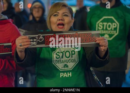 Madrid, Spanien. 25. Februar 2023 Demonstration Nein zur Reform des Strafgesetzbuches, nieder mit den repressiven Gesetzen! Die Demonstranten haben gegen die Regierung Spaniens gegen die Regierung des PSOE demonstriert, und wir können uns geeint noch mehr unterdrücken lassen, als die frühere Regierung der Regierungspartei, die regierte, hervorhebt. Nicht nur die Unterdrückung, Verhängung von Geldbußen und Verhaftungen von Demonstrationen, Räumungen, Streiks und anderen gegen die Gesetze der Bürger. Kredit: Alberto Sibaja Ramírez/Alamy Live News Stockfoto