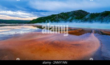 Grand Prismatic Spring, Middle Geyser Basin, Yellowstone-Nationalpark, Montana, USA Stockfoto