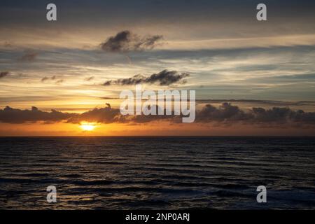 WA23117-00...WASHINGTON - Sonnenuntergang über dem Pazifik von North Head im Cape Disappointment State Park. Stockfoto