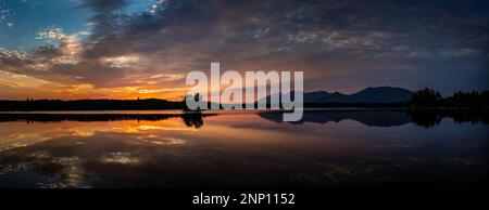 Sonnenuntergang über Flagstaff Lake und Bigelow Range, Eustis, Maine, USA Stockfoto