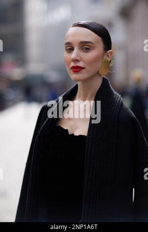 Mary Leest vor der Ermanno Scervino Modenschau während der Mailänder Fashion Week Frauenbekleidung Herbst/Winter 2023/2024 Stockfoto