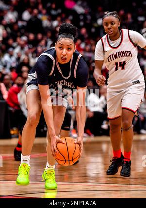 Anaheim, Kalifornien. 25. Februar 2023. Sierra Canyon (12) Juju Watkins in Aktion beim CIF-SS Girls Open DIV Basketball Championship Game. Sierra Canyon gegen Etiwanda. Sierra Canyon schlägt Etiwanda 70-57. Louis Lopez/Modern Exposure/Cal Sport Media/Alamy Live News Stockfoto