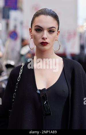 Deva Cassel vor der Modenschau Dolce & Gabbana während der Mailänder Fashion Week Frauenbekleidung Herbst/Winter 2023/2024 Stockfoto