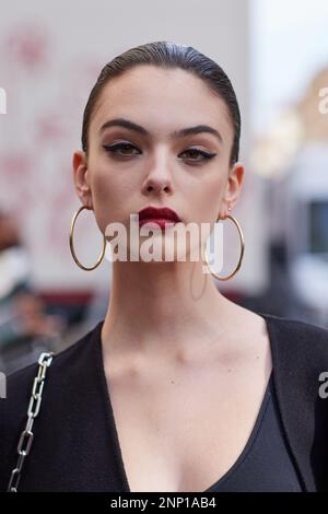 Deva Cassel vor der Modenschau Dolce & Gabbana während der Mailänder Fashion Week Frauenbekleidung Herbst/Winter 2023/2024 Stockfoto