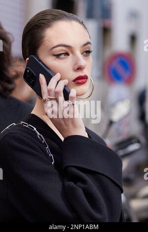 Deva Cassel vor der Modenschau Dolce & Gabbana während der Mailänder Fashion Week Frauenbekleidung Herbst/Winter 2023/2024 Stockfoto