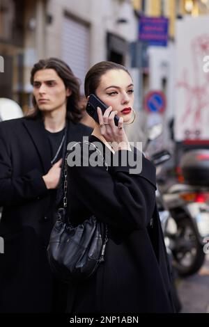 Deva Cassel vor der Modenschau Dolce & Gabbana während der Mailänder Fashion Week Frauenbekleidung Herbst/Winter 2023/2024 Stockfoto