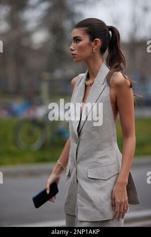 Cindy Mello vor der Alberta Ferretti Modenschau während der Mailänder Fashion Week für Damen Herbst/Winter 2023/2024 Stockfoto