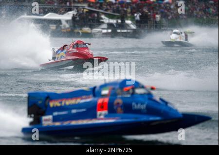 Lake Toba, Indonesien. 26. Februar 2023. Rennfahrer treten am 26. Februar 2023 am Lake Toba in North Sumatra, Indonesien, beim Formel-1 H20-Grand-Prix-Rennen 1 gegeneinander an. Kredit: Veri Sanovri/Xinhua/Alamy Live News Stockfoto