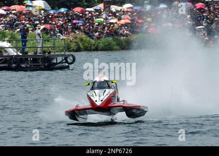 Lake Toba, Indonesien. 26. Februar 2023. Shaun Torrente vom Team Abu Dhabi nimmt am 26. Februar 2023 am Lake Toba in North Sumatra, Indonesien, am Rennen 1 des Formel-1 H20-Grand Prix von Indonesien Teil. Kredit: Veri Sanovri/Xinhua/Alamy Live News Stockfoto