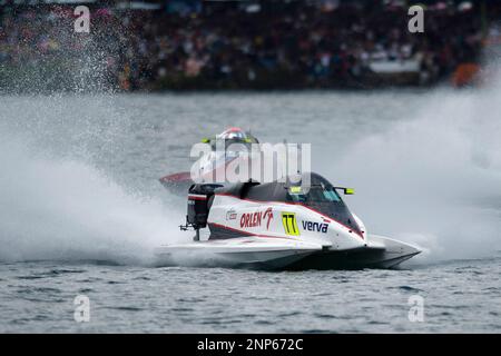 Lake Toba, Indonesien. 26. Februar 2023. Bartek Marszalek vom Stromoy Racing F1H2O Team tritt am 26. Februar 2023 am Lake Toba in North Sumatra, Indonesien, im Rennen 1 des Formel-1 H20-Grand Prix von Indonesien an. Kredit: Veri Sanovri/Xinhua/Alamy Live News Stockfoto