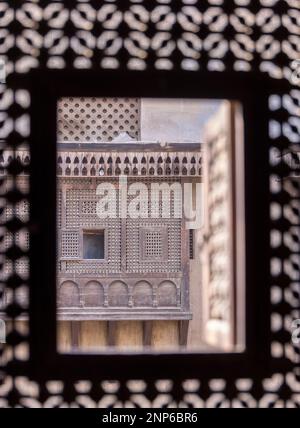 Geschnitzte Holzschirme (Mashrabiyya) von Wikala von al-Ghawri, Kairo, Ägypten Stockfoto