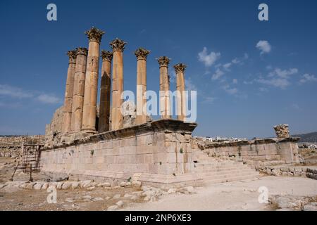 Artemistempel Korinthische Säulen oder Säulen in der antiken römischen Stadt Gerasa bei Jerash, Jordanien Stockfoto