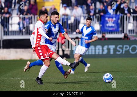 Brescia, Italien. 25. Februar 2023. Ruben Botta (SSC Bari) während des Spiels Brescia Calcio gegen SSC Bari, italienisches Fußballspiel der Serie B in Brescia, Italien, Februar 25 2023 Kredit: Independent Photo Agency/Alamy Live News Stockfoto