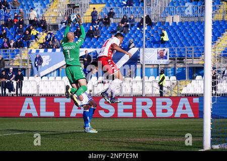 Brescia, Italien. 25. Februar 2023. Lorenzo Andrenacci (Brescia Calcio) während Brescia Calcio vs SSC Bari, italienisches Fußballspiel der Serie B in Brescia, Italien, Februar 25 2023 Kredit: Independent Photo Agency/Alamy Live News Stockfoto