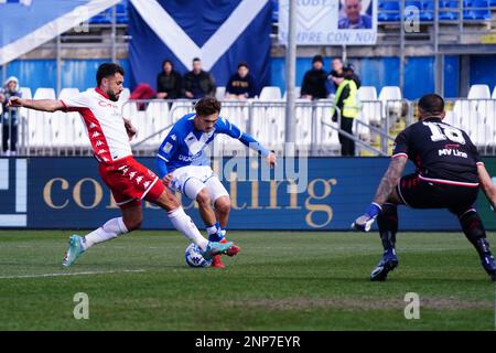 Brescia, Italien. 25. Februar 2023. Pablo Rodriguez (Brescia Calcio) während Brescia Calcio vs SSC Bari, italienisches Fußballspiel der Serie B in Brescia, Italien, Februar 25 2023 Kredit: Independent Photo Agency/Alamy Live News Stockfoto