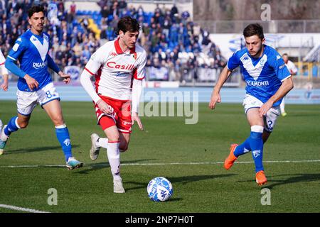 Brescia, Italien. 25. Februar 2023. Leonardo Benedetti (SSC Bari) während des Spiels Brescia Calcio gegen SSC Bari, italienischer Fußball der Serie B in Brescia, Italien, Februar 25 2023 Kredit: Independent Photo Agency/Alamy Live News Stockfoto