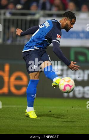 Darmstadt, Deutschland. 25. Februar 2023. Fußball: 2. Bundesliga, Darmstadt 98 - Hamburger SV, Matchday 22, Merck-Stadion am Böllenfalltor. Keanan Bennetts in Darmstadt. Kredit: Thomas Frey/dpa - WICHTIGER HINWEIS: Gemäß den Anforderungen der DFL Deutsche Fußball Liga und des DFB Deutscher Fußball-Bund ist es verboten, im Stadion aufgenommene Fotos und/oder das Spiel in Form von Sequenzbildern und/oder videoähnlichen Fotoserien zu verwenden oder verwenden zu lassen./dpa/Alamy Live News Stockfoto