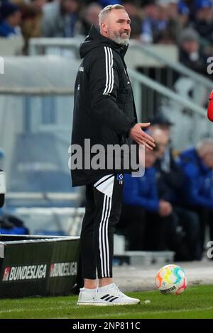 Darmstadt, Deutschland. 25. Februar 2023. Fußball: 2. Bundesliga, Darmstadt 98 - Hamburger SV, Matchday 22, Merck-Stadion am Böllenfalltor. Der Hamburger Trainer Tim Walter. Kredit: Thomas Frey/dpa - WICHTIGER HINWEIS: Gemäß den Anforderungen der DFL Deutsche Fußball Liga und des DFB Deutscher Fußball-Bund ist es verboten, im Stadion aufgenommene Fotos und/oder das Spiel in Form von Sequenzbildern und/oder videoähnlichen Fotoserien zu verwenden oder verwenden zu lassen./dpa/Alamy Live News Stockfoto