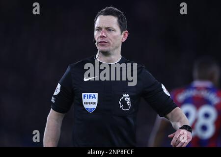 London, Großbritannien. 25. Februar 2023 Ringrichter Darren England während des Premier League-Spiels zwischen Crystal Palace und Liverpool am Samstag, den 25. Februar 2023 im Selhurst Park, London. (Foto: Tom West | MI News) Guthaben: MI News & Sport /Alamy Live News Stockfoto