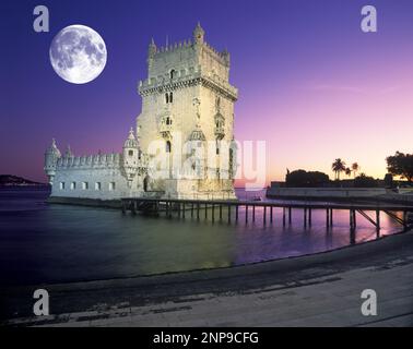 VOLLMOND BELÉM-TURM FLUSS TAGUS LISSABON PORTUGAL Stockfoto