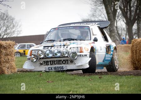 Peugeot 205 T 16 bei Race Retro 2023 Exhibition und Rally Stages im Stoneleigh Park Warwickshire UK Stockfoto