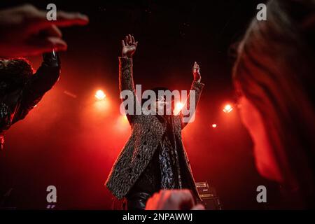 Kopenhagen, Dänemark. 25. Februar 2023. Die amerikanische Rockband Dirty Honey führt ein Live-Konzert im Hotel Cecil in Kopenhagen auf. Hier wird der Sänger Marc LaBelle live auf der Bühne gesehen. (Foto: Gonzales Photo/Alamy Live News Stockfoto