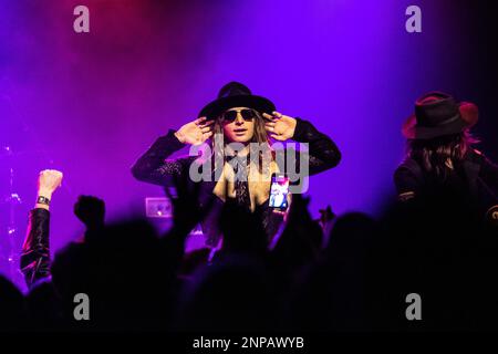 Kopenhagen, Dänemark. 25. Februar 2023. Die amerikanische Rockband Dirty Honey führt ein Live-Konzert im Hotel Cecil in Kopenhagen auf. Hier wird der Sänger Marc LaBelle live auf der Bühne gesehen. (Foto: Gonzales Photo/Alamy Live News Stockfoto