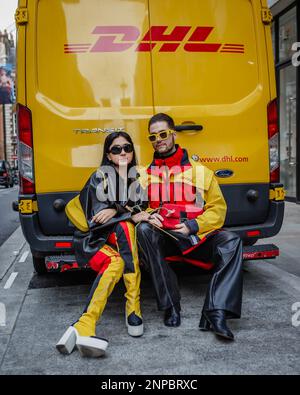 Ein paar Moden von DHL auf der London Fashion Week. Stockfoto