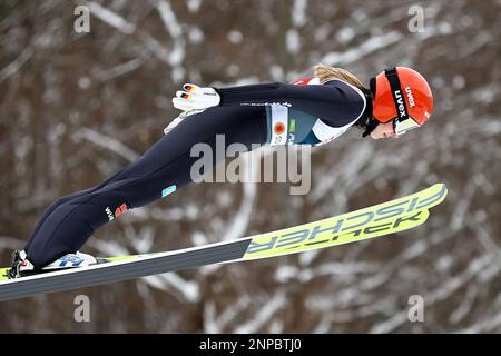 Planica, Slowenien. 26. Februar 2023. Nordic Ski: Weltmeisterschaft: Kombiniert, Team, normal Hill, Sprung, Jenny Nowak aus Deutschland in Aktion. Kredit: Daniel Karmann/dpa/Alamy Live News Stockfoto