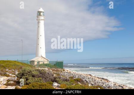 Slangkop Leuchtturm, Kommetjie, Kapstadt, Westkap, Südafrika. Es stammt aus dem Jahr 1914 und ist der höchste Gusseisenturm in Südafrika Stockfoto