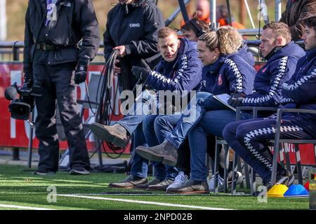 ENSCHEDE, NIEDERLANDE - FEBRUAR 26: Cheftrainer Joran Pot vom FC Twente während des Finales 1/8 ZWISCHEN dem FC Twente und Ajax im Sportcampus Diekman am 26. Februar 2023 in Enschede, Niederlande (Foto: Marcel ter Bals/Orange Pictures) Stockfoto