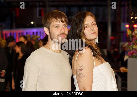 Berlin, Deutschland. 25. Februar 2023. Gäste kommen zur Abschlusszeremonie des Berlinale International Film Festival Berlin 73. im Berlinale Palast am 25. Februar 2023 in Berlin an (Foto: Beata Siewicz/Pacific Press). Kredit: Pacific Press Production Corp./Alamy Live News Stockfoto