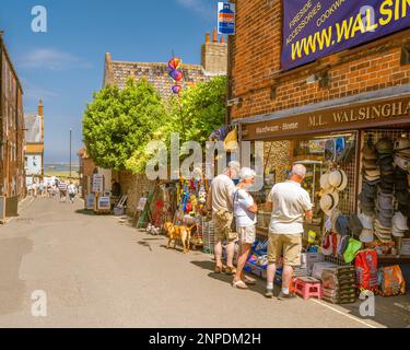 Blick auf die Staithe Steet in Wells neben dem Meer. Stockfoto