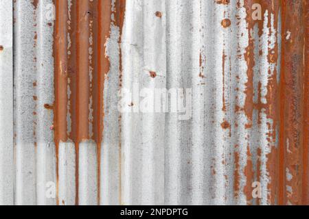 Hintergrund mit alter Zinkstruktur, rostig auf verzinkter Metalloberfläche. Stockfoto