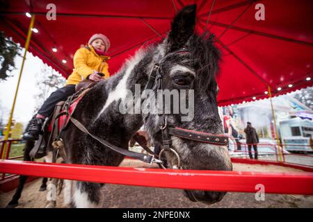 Prag, Tschechische Republik. 26. Februar 2023. Das traditionelle St. Die Matthews-Messe (Matejska pout) begann am 26. Februar 2023 in Prag, Tschechische Republik. Kredit: Jaroslav Svoboda/CTK Photo/Alamy Live News Stockfoto