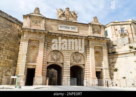 Blick auf die Dekoration am Victoria Gate in Valletta, der Hauptstadt von Malta. Stockfoto
