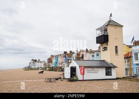 Aldeburgh Beach Aussichtspunkt vom Kieselstein an der Küste von Suffolk aus gesehen. Stockfoto