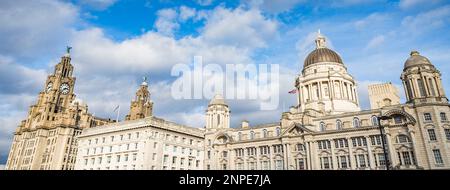 Die weltberühmten Three Graces, bestehend aus dem Royal Liver Building mit dem Cunard Building und dem Port of Liverpool Building. Stockfoto