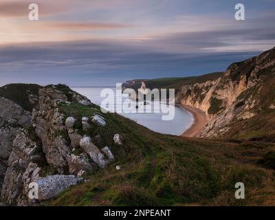 Blick auf St. Oswald's Bay vom Dungy Head in Dorset. Stockfoto