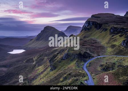 Morgengrauen im Quiraing auf der Isle of Skye. Stockfoto