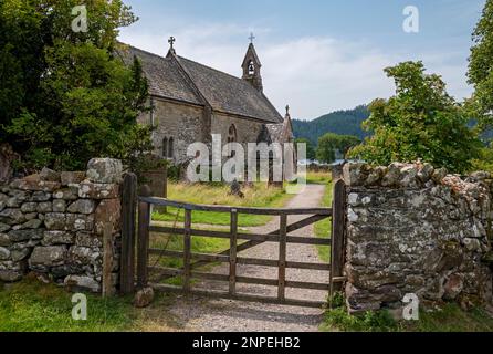 St. Begas Kirche in der Nähe des Bassenthwaite Sees im Sommer. Stockfoto